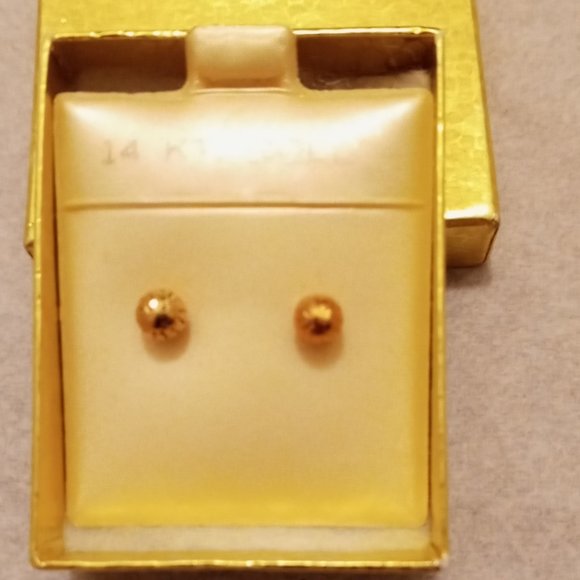 14kt Gold Stud Earrings - Picture 3 of 8